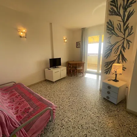 Nave Trilocale Con Terrazza Frontemare - Agenzia Cocal * 카오를레