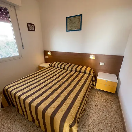 Nave Trilocale Con Terrazza Frontemare - Agenzia Cocal * Caorle